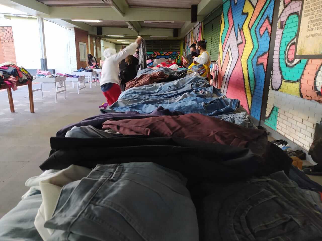 CASA DA SOLIDARIEDADE ESTÁ DISTRIBUINDO AGASALHOS E COBERTORES